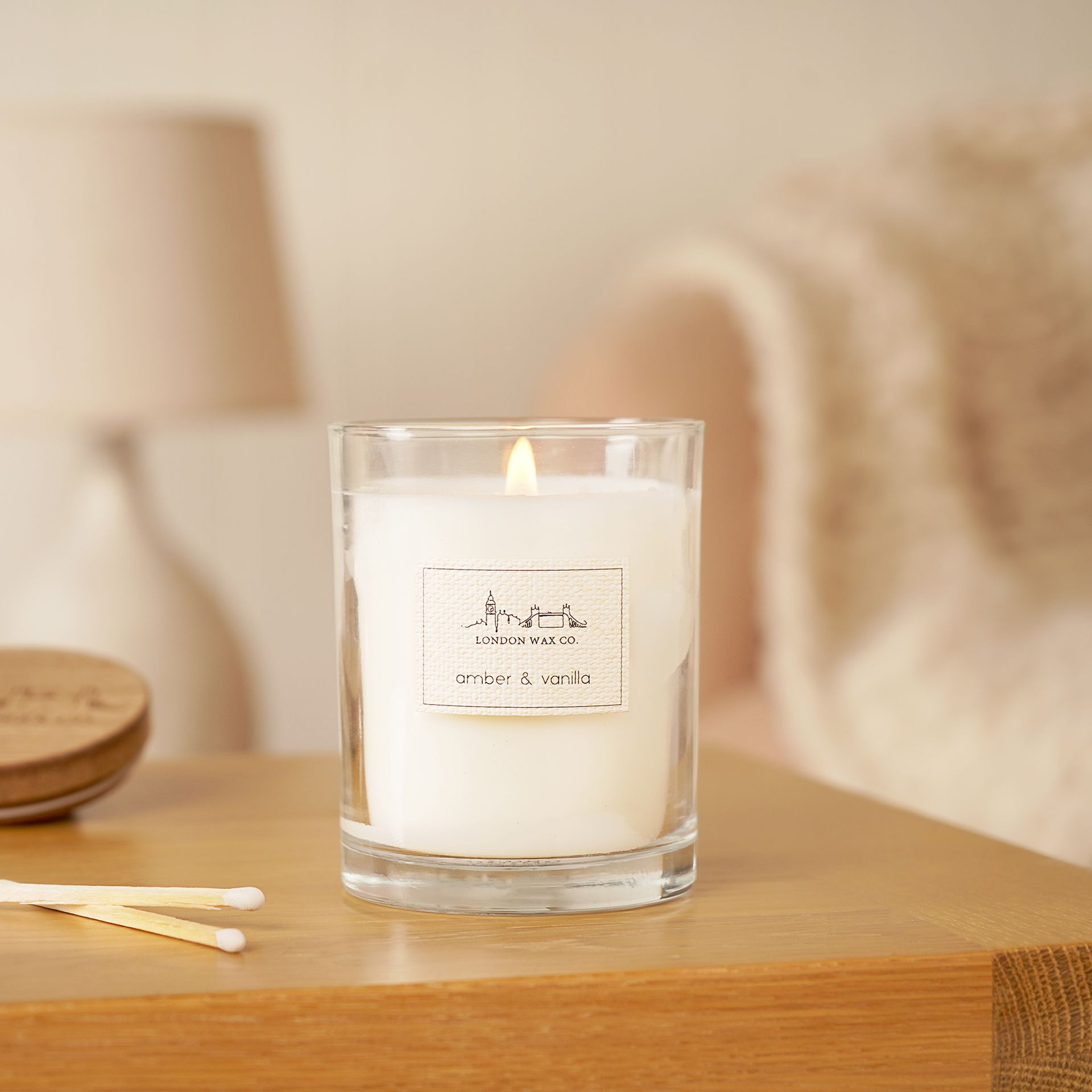 The London Wax Company Amber & Vanilla Lidded Candle 226g - Image 3